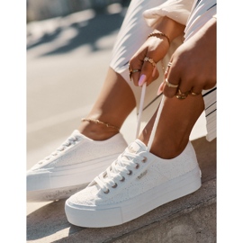 Kvinders sneakers med blonder Lee Cooper LCW-25-31-3438L White hvid 2