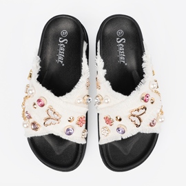 Seastar Hvide flip flops på en sort platform med stifter 4