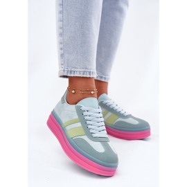 Lav sneakers på den blå platform 2