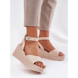 Kvinders sandaler på kilebeige 2