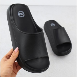 Kvinders flip flops på en tyk platform Pool Beach Black News 7303 sort 1