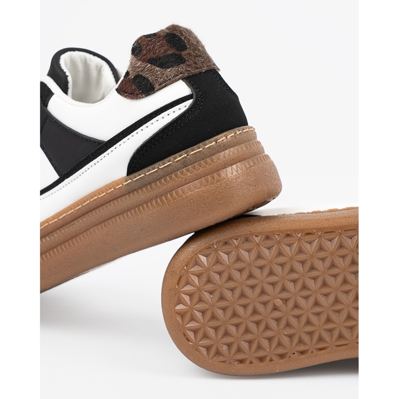 Sorte og hvide sneakers med leopardprintindsatser 1