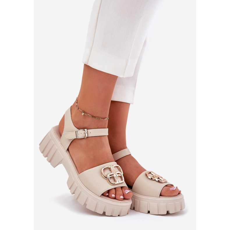 Vinceza Kvinders lædersandaler med en gylden detalje af Vincez 79541 beige 1