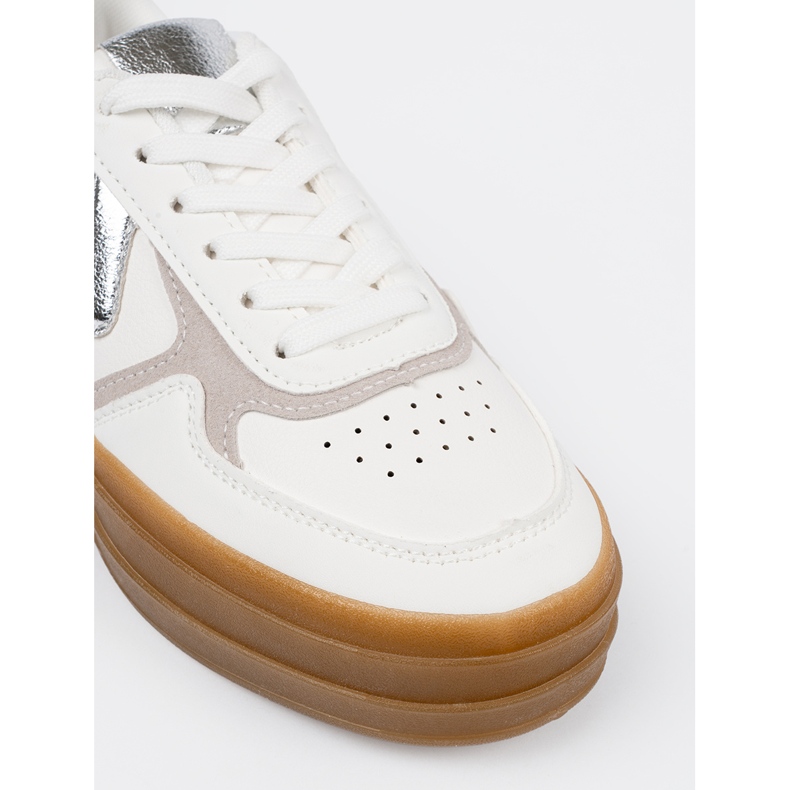 Shelvt Kvinders hvide sneakers med sølvindsatser 1