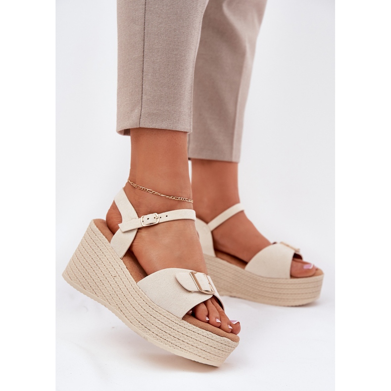 Inna Kvinders sandaler til kile med en spænde beige 1