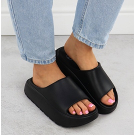 Kvinders flip flops på en tyk platform Pool Beach Black News 7303 sort 6