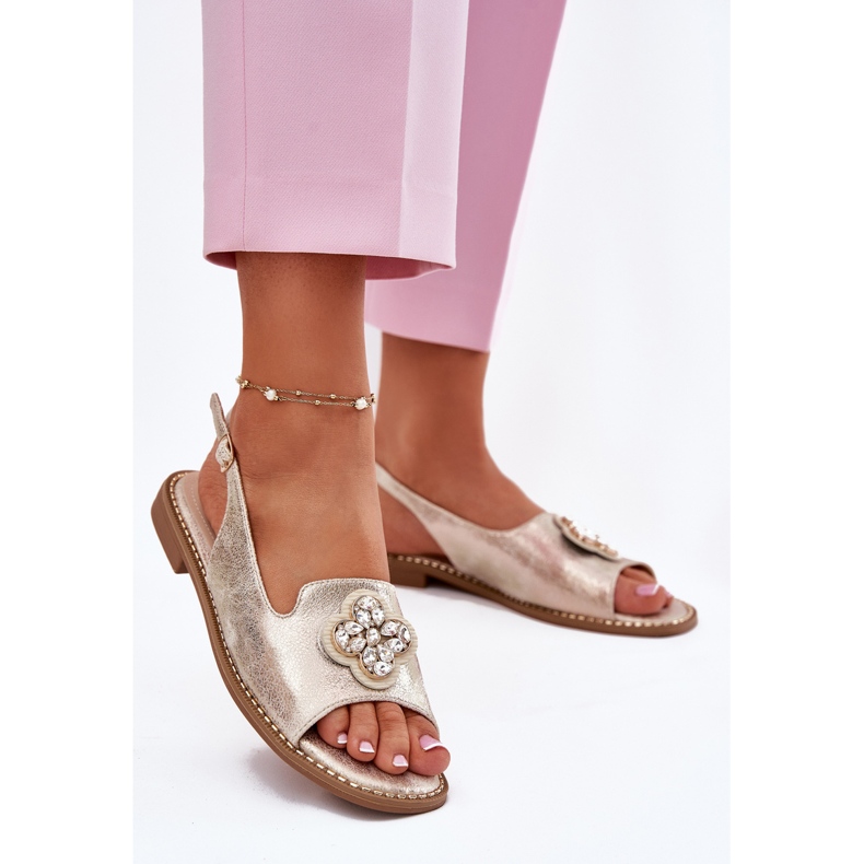 S.Barski Flathælede kvinders sandaler med en dekorativ detalje S. BARSKI KV51-080 PLN gylden 2
