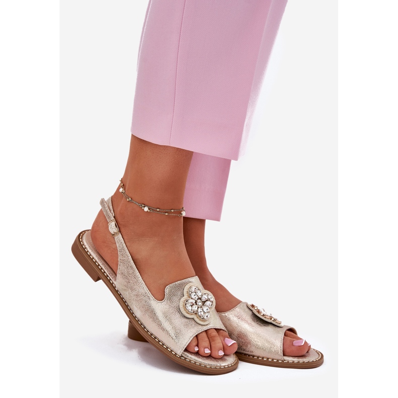 S.Barski Flathælede kvinders sandaler med en dekorativ detalje S. BARSKI KV51-080 PLN gylden 1