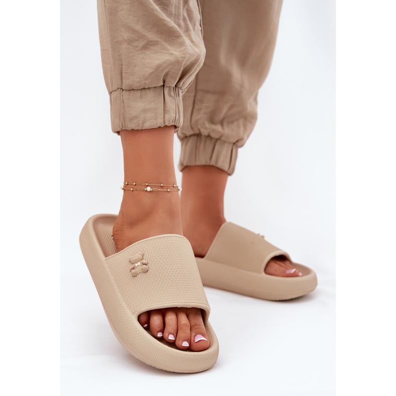 Kvinders skum flip flops på platformen med en Vinceza Teddy Bear 75210 Beige 2
