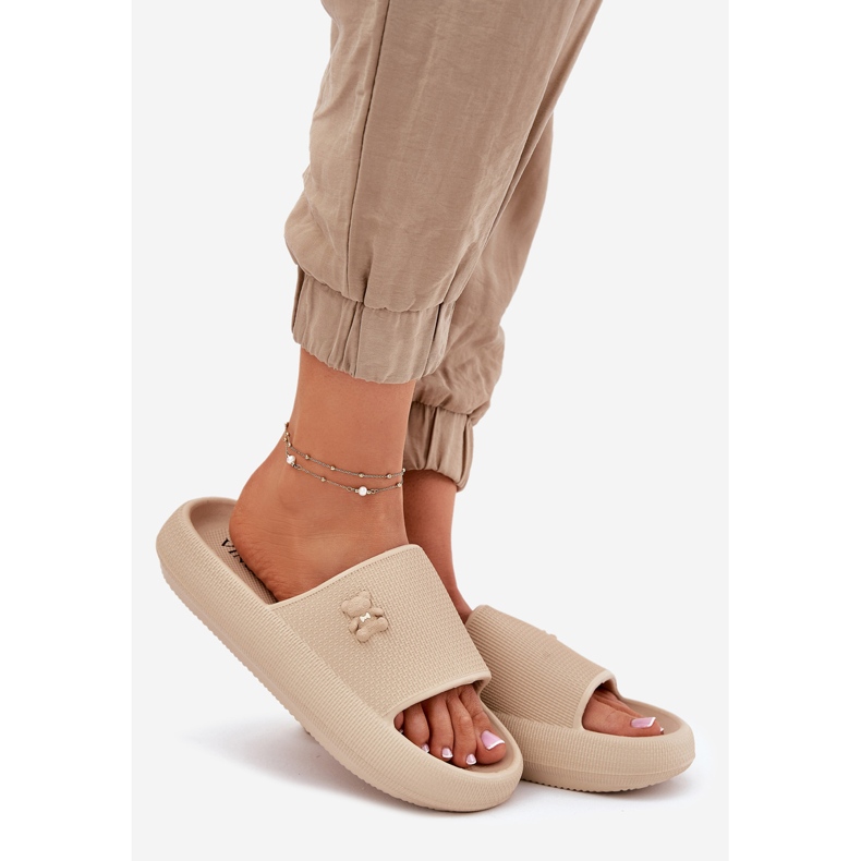 Kvinders skum flip flops på platformen med en Vinceza Teddy Bear 75210 Beige 1