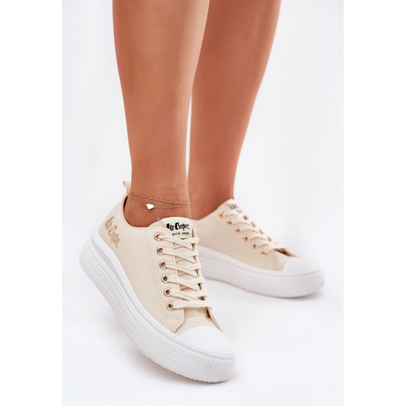 Kvinders sneakers på platformen Lee Cooper LCW-24-44-2464L beige 2