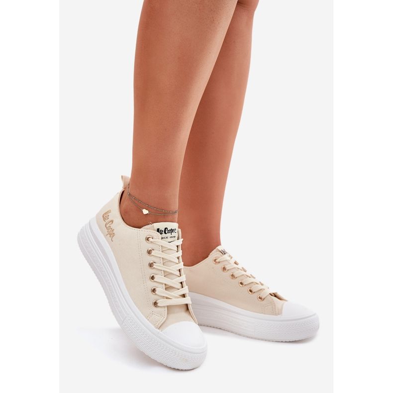 Kvinders sneakers på platformen Lee Cooper LCW-24-44-2464L beige 1