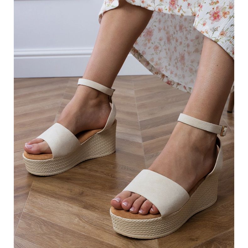 Beige sandaler på Ekozamsz -platformen 1