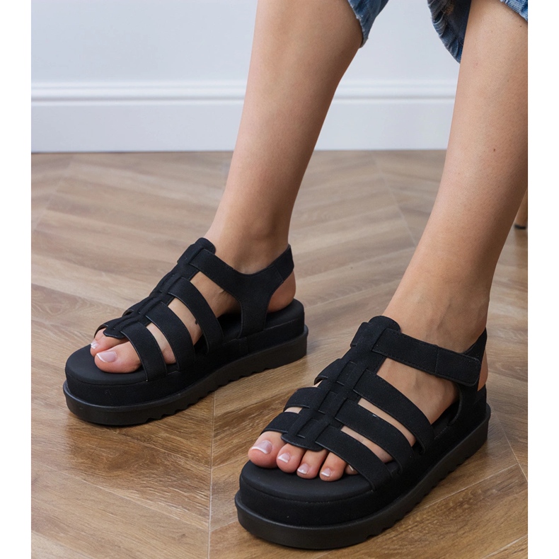 Sorte gladiator sandaler på platformen 1