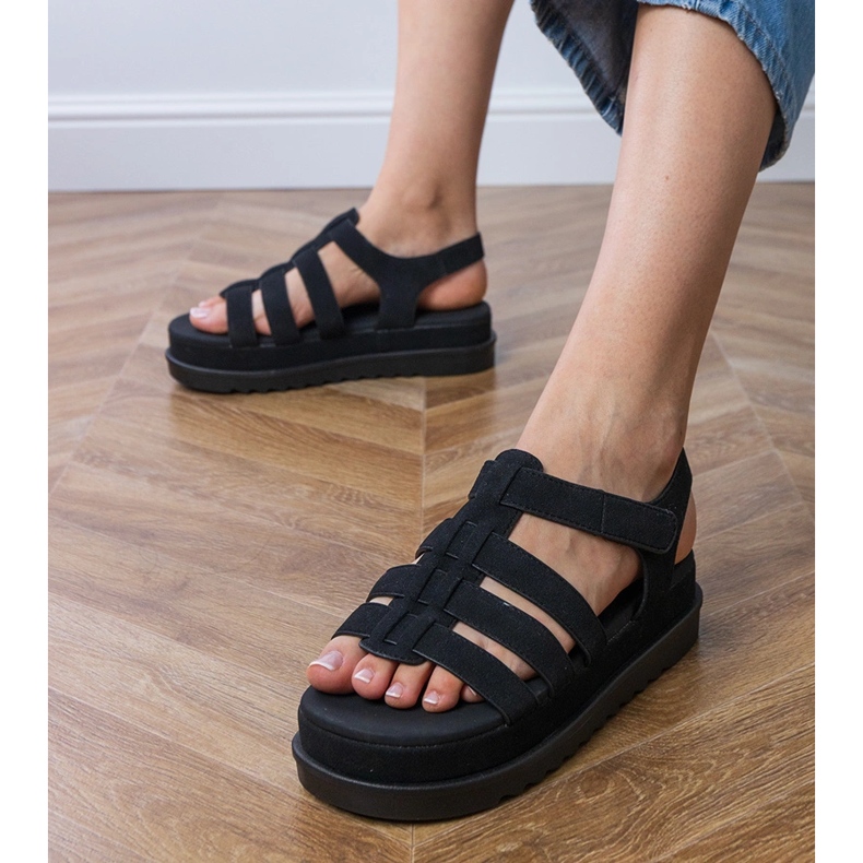 Sorte gladiator sandaler på platformen 2
