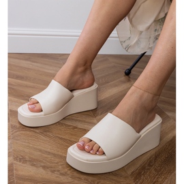 Hvid klassisk flip flops på platformen 4