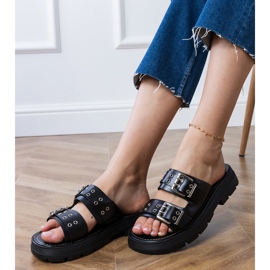 Sort flad flip flops med klemmer på striber 2