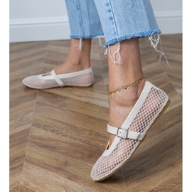 Beige mesh ballerinas med en spænde 2