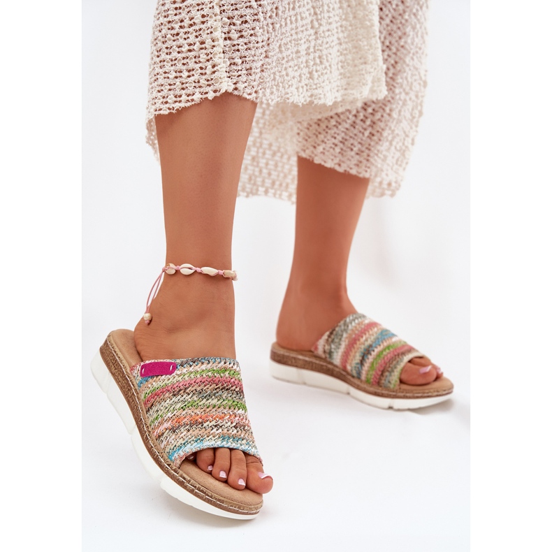 Kvinders flip flops med en kilerbelagt multisk farve flerfarvet 2