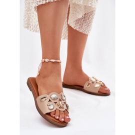 Flat -Hælet kvinder flip flops med gyldne stifter beige 2