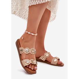 Kvinders flip flops med gyldne stifter beige 1