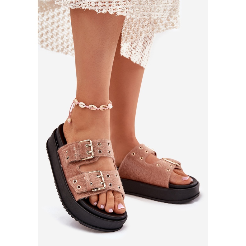 Kvinders flip flops med gyldne spænder på platformen beige lyserød 1