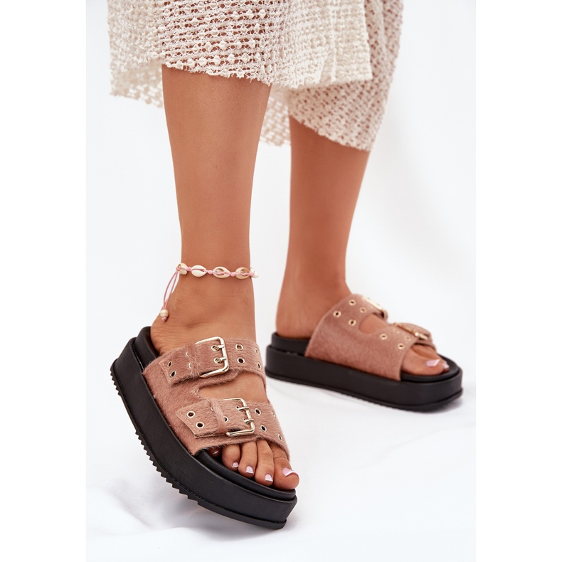 Kvinders flip flops med gyldne spænder på platformen beige lyserød 2