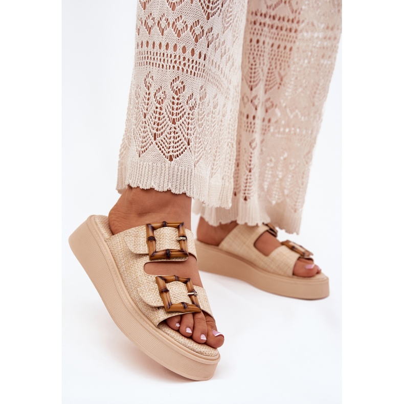 Kvinders flip flops på platformen med beige spænder 1