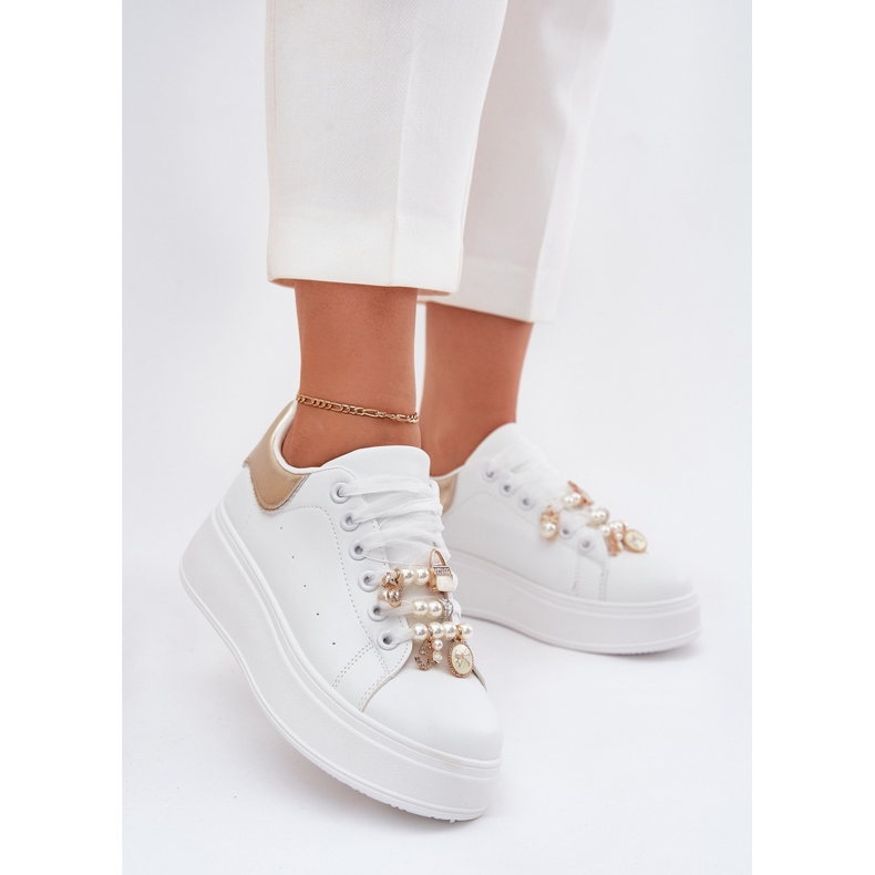 Kvinders sneakers på platformen med stifter, hvidt og guld 2