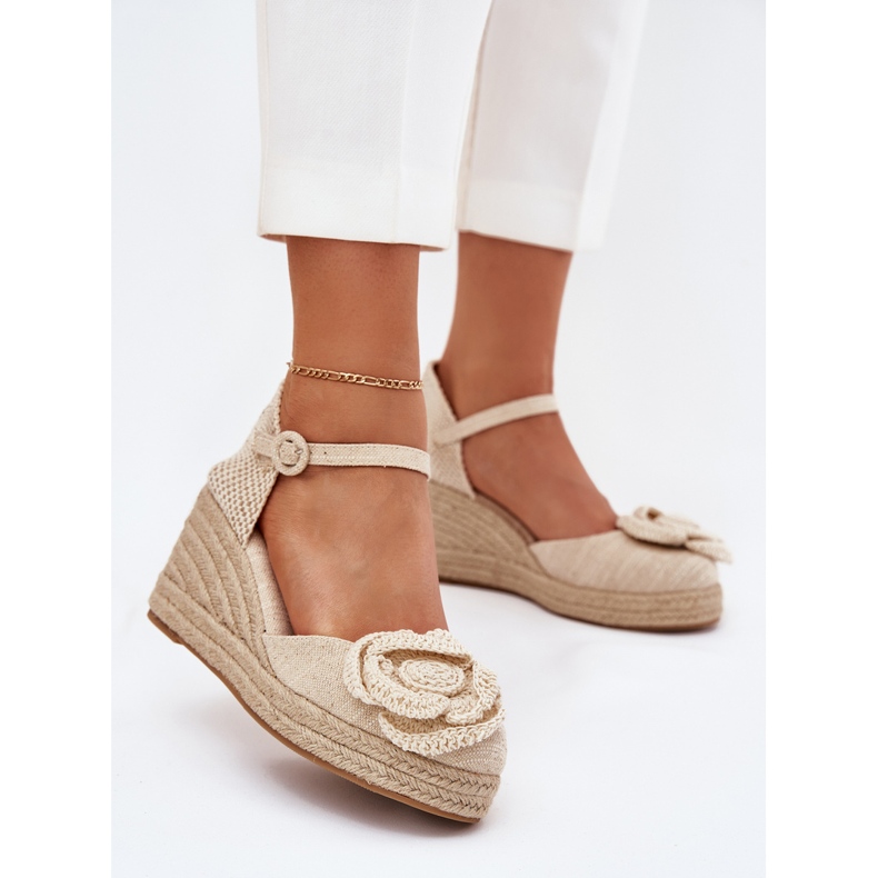Kvinders kilesandaler med fletning og hæklet blomst beige 2