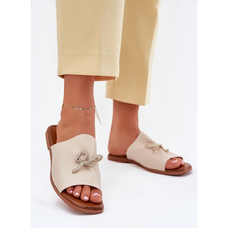 EVento Flat -Hælet kvinders flip flops med dekorativ beige binding 2