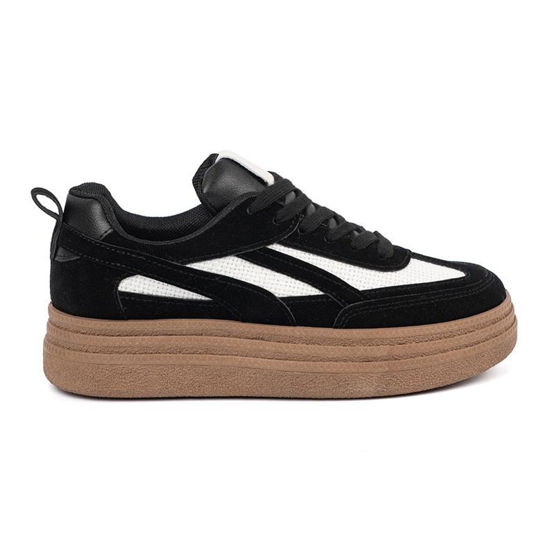 Sorte kvinders sneakers med hvide indsatser. 1