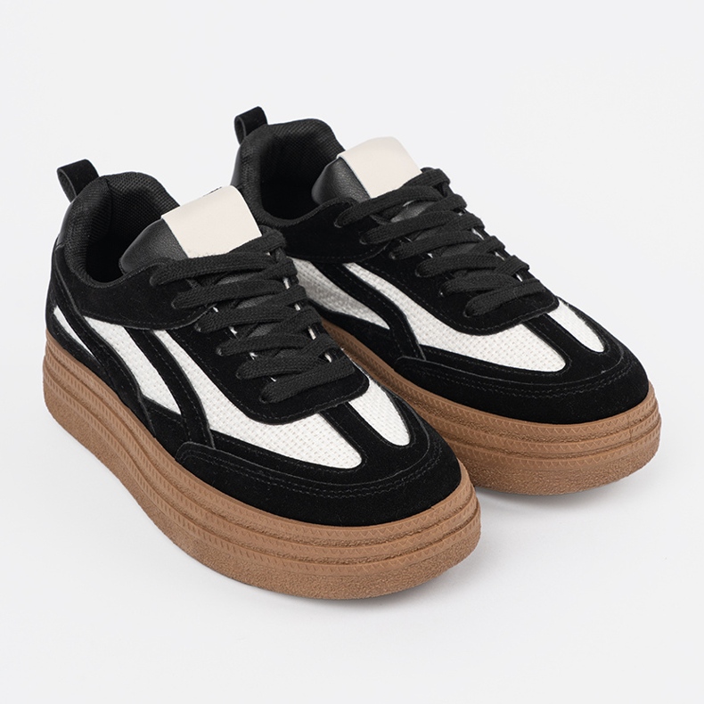 Sorte kvinders sneakers med hvide indsatser. 2