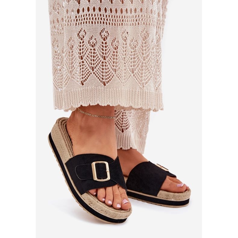 Kvinders flip flops på platformen med en gylden klemme sort 1