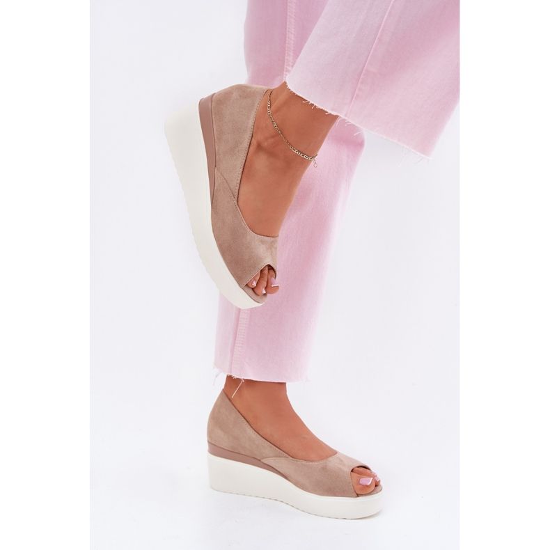 Kvinders sandaler til en kile med Eco Suede Beige 2