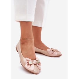 Malede ballerinas med en bue og en gylden broske beige 1