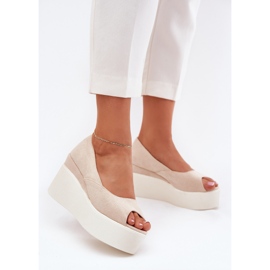 Kvinders sandaler på kile og lys beige platform 2