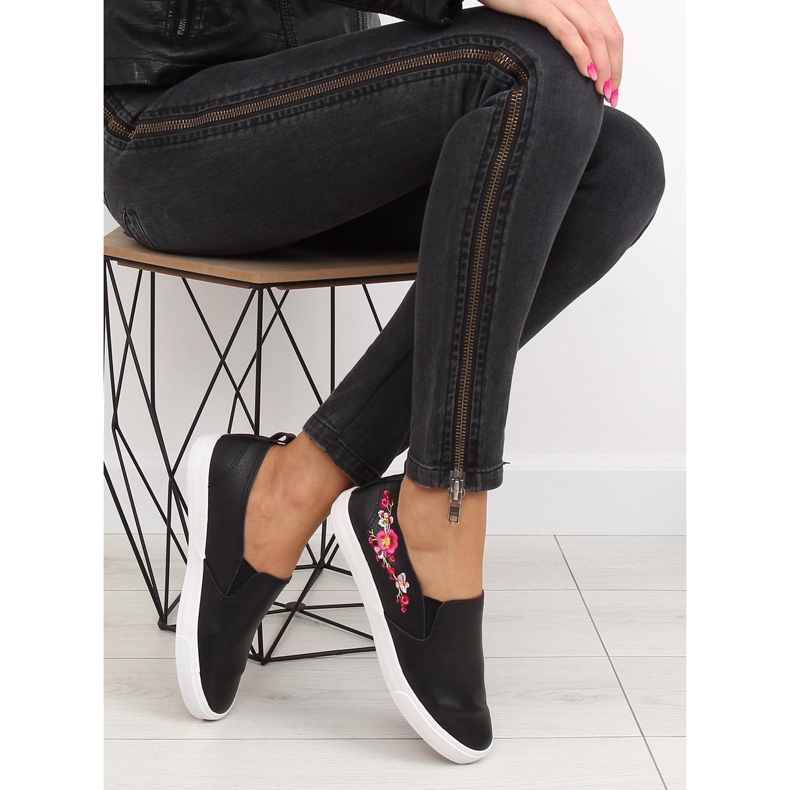 Slipons med delikat sort broderi g1204a Sort 2
