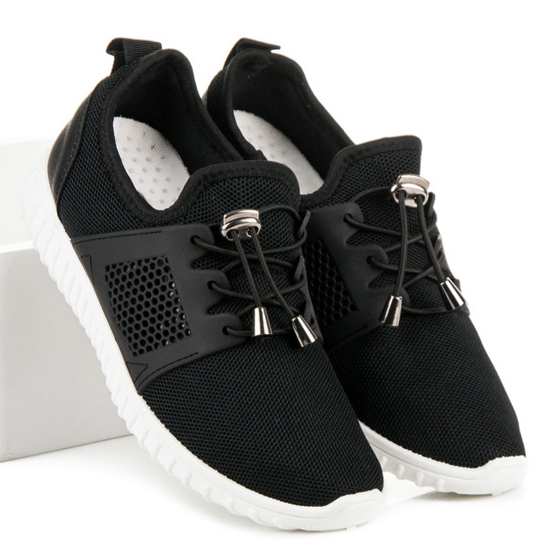 Sorte sneakers med en welt 1