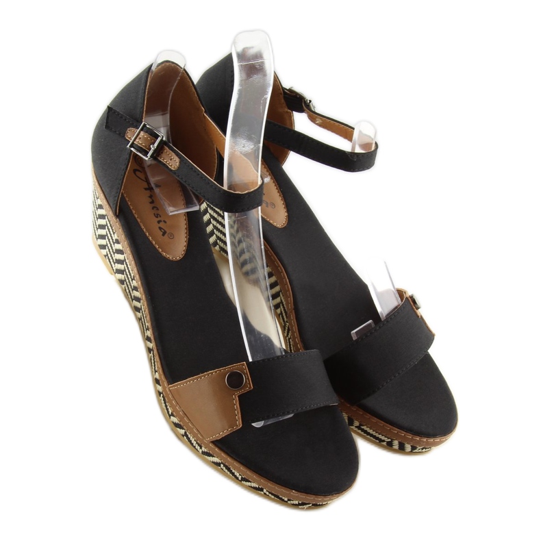 Sorte sandaler på kiler J7731-8 sort 1