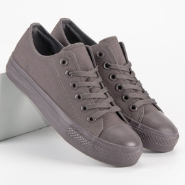 Mørkegrå Sneakers På En Indbinding 1