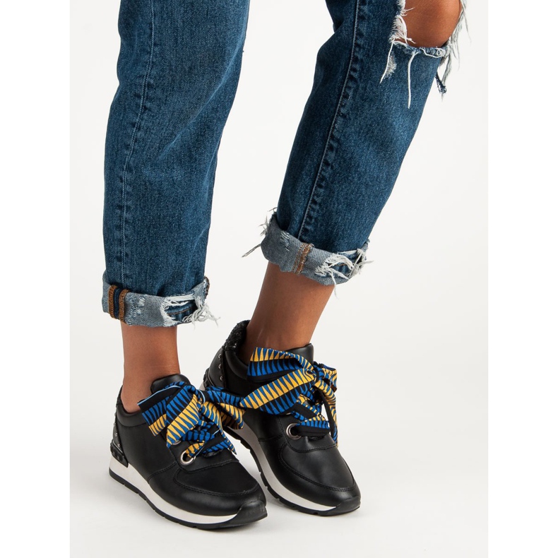 Moderigtige bundne sneakers sort 1