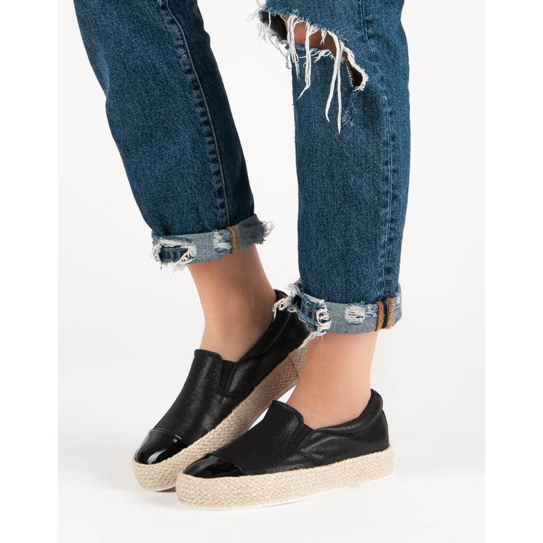 Moderigtige sorte sneakers 1