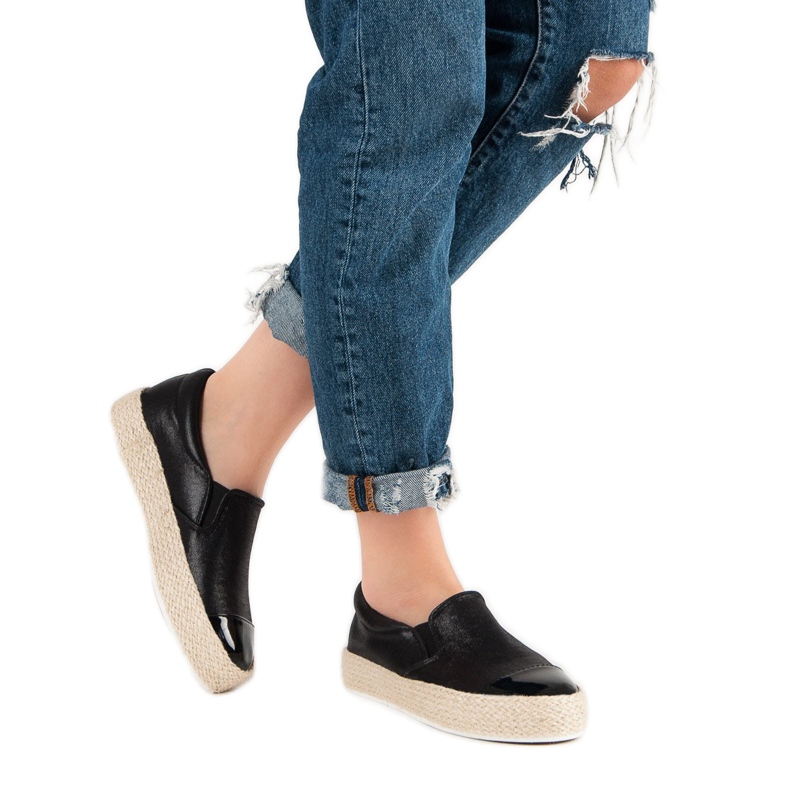 Moderigtige sorte sneakers 2