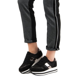 Bestelle Moderigtige sorte sneakers 2