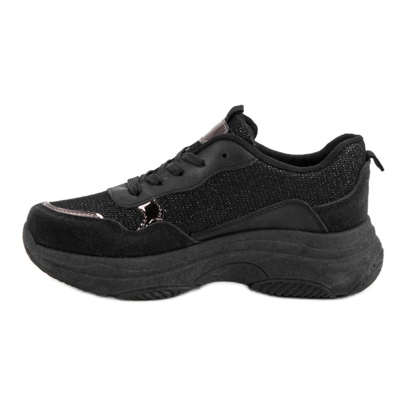 Sorte sneakers på platformen 1