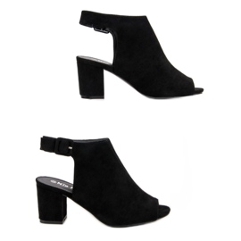 Nio Nio Byggede sandaler på en bar sort 2