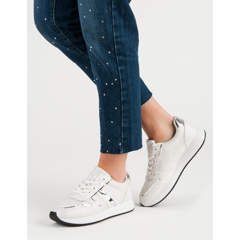 Komfortable hvide sneakers 2