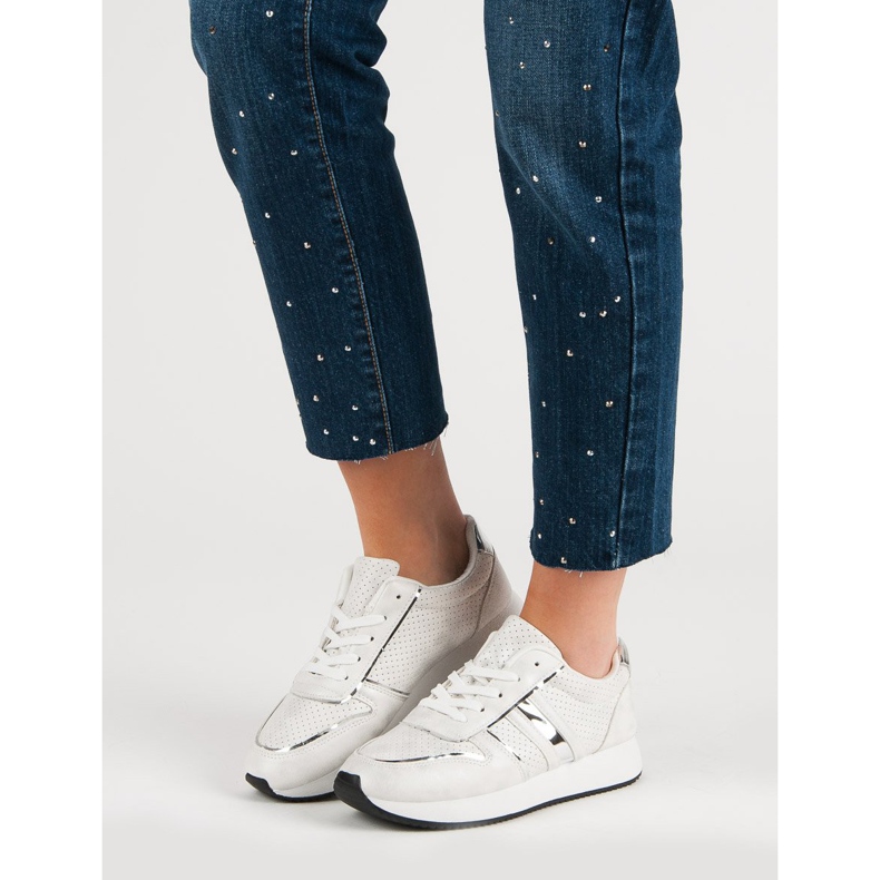 Komfortable hvide sneakers 1