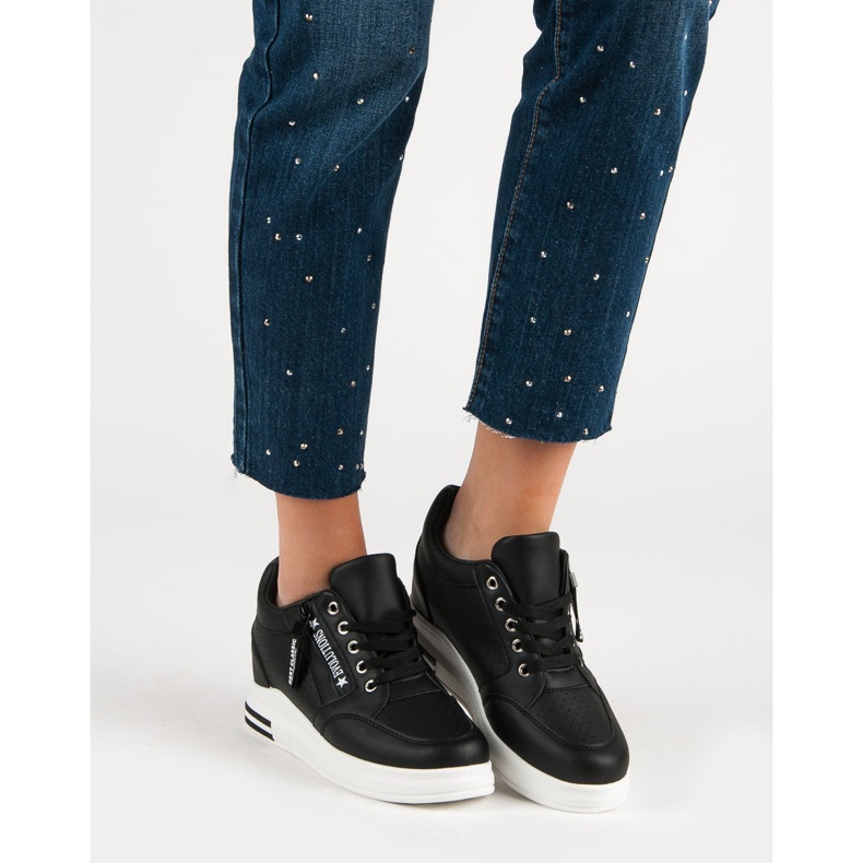 Moderigtige sorte sneakers 1
